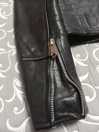 Chupa de cuero AMI Talla L