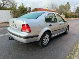 Volkswagen Bora 2001 Mando video.