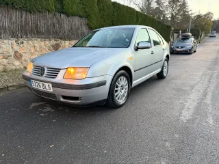 Volkswagen Bora 2001 Mando video.