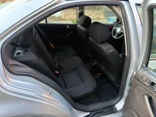 Volkswagen Bora 2001 Mando video.