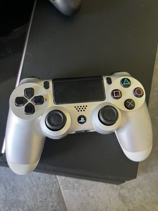 PlayStation 4 PS4 Nera e Joystick