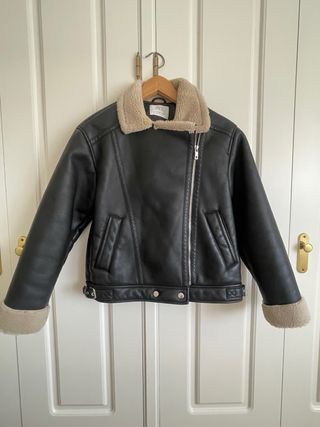 Cazadora Zara efecto piel con borreguito