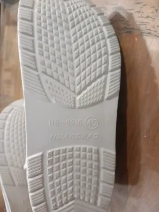 Sandalias blancas y multicolor