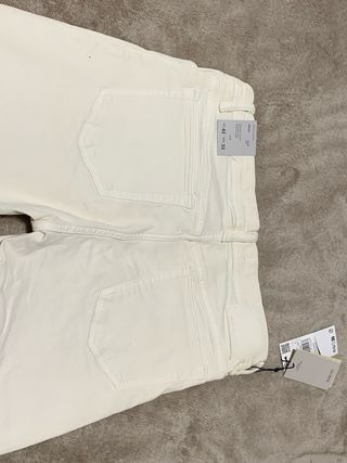 Vaqueros Mango blancos sin estrenar