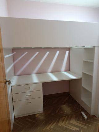 Cama alta IKEA blanca con escritorio y cajones
