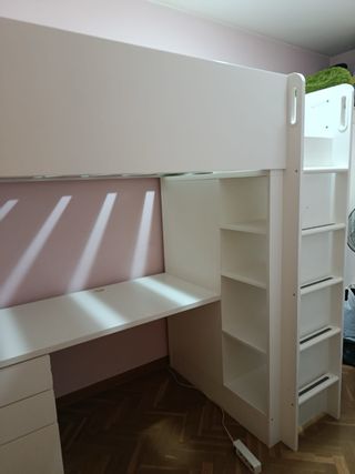 Cama alta IKEA blanca con escritorio y cajones