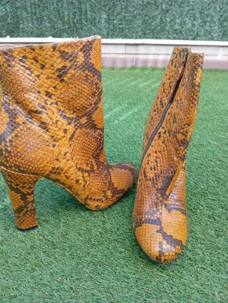 Botines Zara efecto piel serpiente