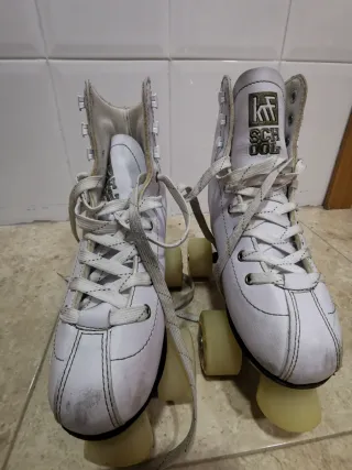 Patines 4 ruedas blancos talla 36 con bolsa