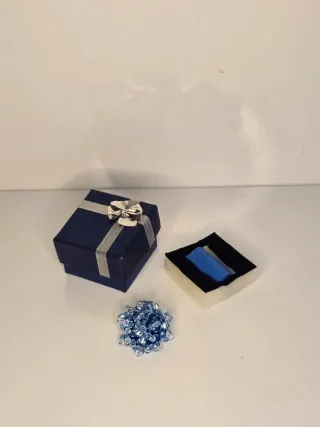 Anillo hecho a mano con cristales azules