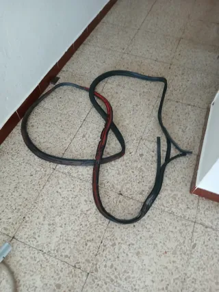 Goma maletero Seat Fura 127 con un poco desgaste