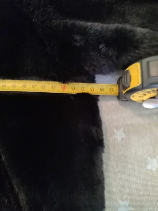 Abrigo pelo negro Pull and Bear