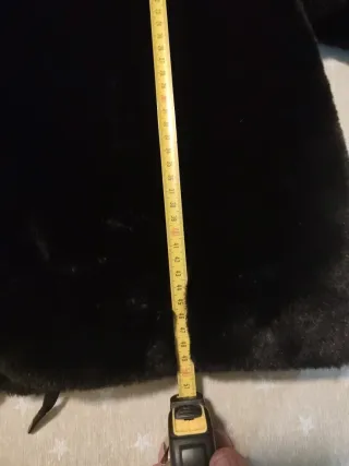 Abrigo pelo negro Pull and Bear