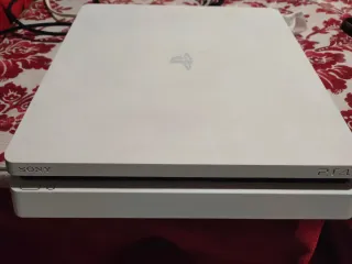 PS4 Slim Blanca + 2 Mandos Originales