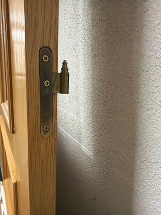 Puerta de cocina de madera con paneles de cristal