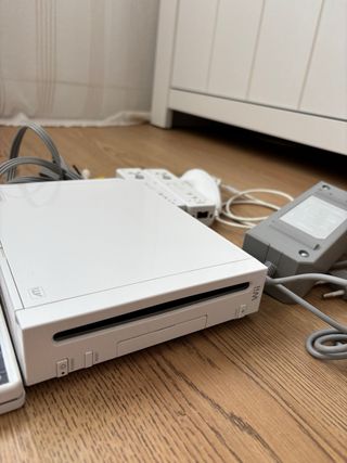 Nintendo Wii con 5 juegos y 3 mandos
