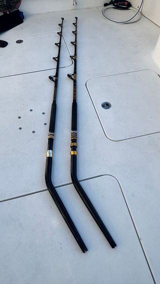 Cañas de atún con mangos curvos