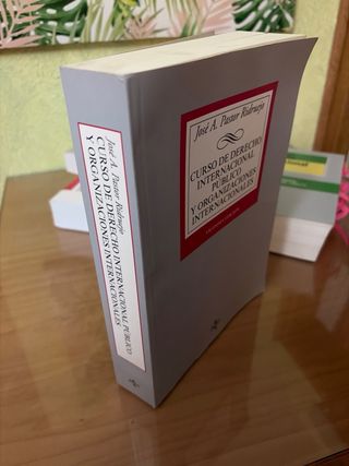 Curso de Derecho Internacional Público y Organi...