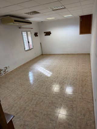 SE ALQUILA BAR EN ANICETO COLOMA ALMANSA