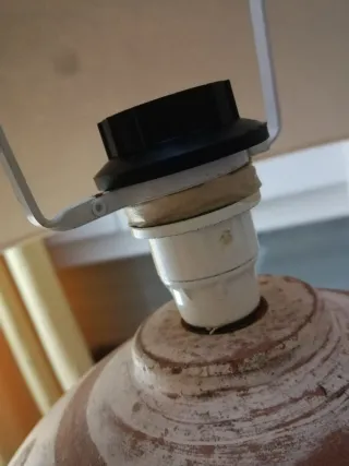 Lámpara sobremesa terracota diseño tribal. Pie