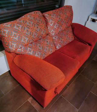 Sofá 2 plazas rojo impecable