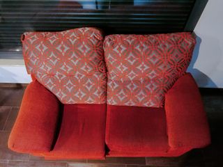 Sofá 2 plazas rojo impecable