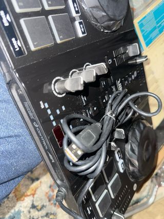 Controladora DJ Hercules DJControl AIR