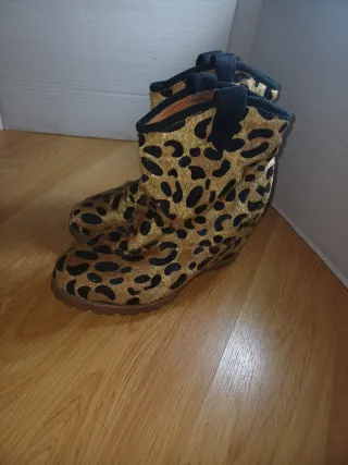 Botines cuña leopardo mujer