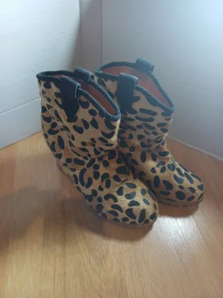 Botines cuña leopardo mujer