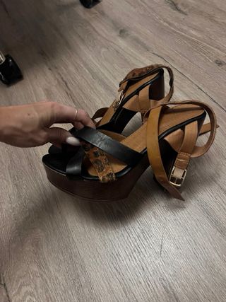 Sandalias de piel con estampado animal