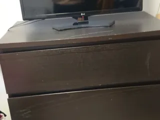 Cajonera de madera oscura