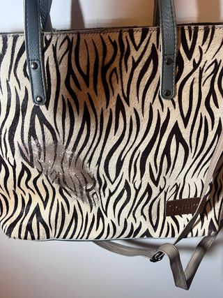 Bolso de piel con estampado cebra