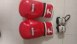 Guantes de Boxeo Tagoya Rojos 16 oz y vendas