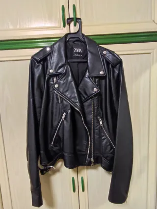 Cazadora de cuero Zara