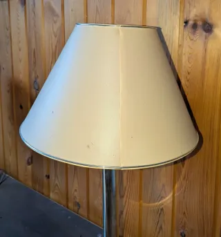 Lámpara de mesa de plata