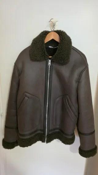 Cazadora forrada Zara marrón y verde.