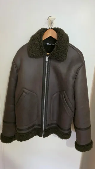 Cazadora forrada Zara marrón y verde.