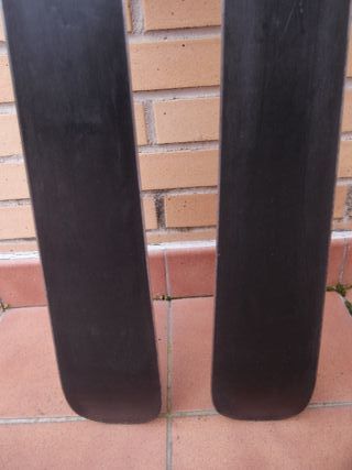 Esquís Atomic 168cm con fijaciones