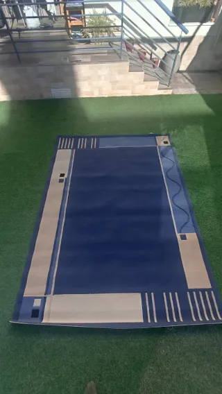 Alfombra moderna azul y beige
