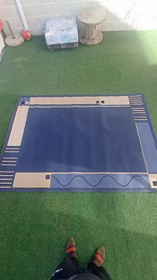 Alfombra moderna azul y beige