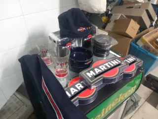 Lote Martini: vasos, gorra, cenicero