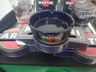 Lote Martini: vasos, gorra, cenicero