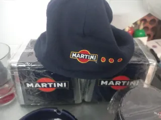 Lote Martini: vasos, gorra, cenicero