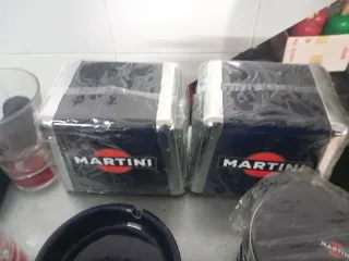 Lote Martini: vasos, gorra, cenicero