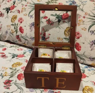Caja de té de madera con tapa de cristal