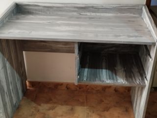 Mesa de estudio restaurada