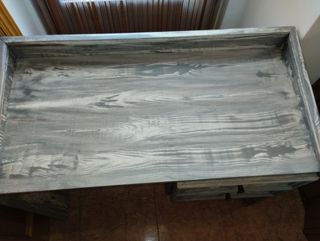 Mesa de estudio restaurada