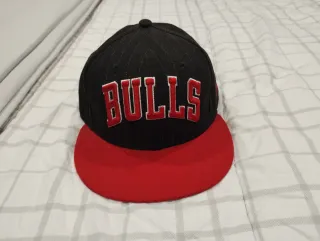 Gorra New Era Chicago Bulls Negra y Roja