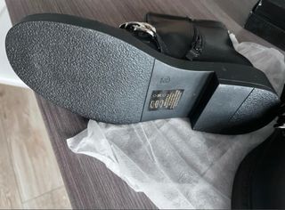 Stivaletti donna nero con catena