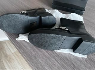 Stivaletti donna nero con catena