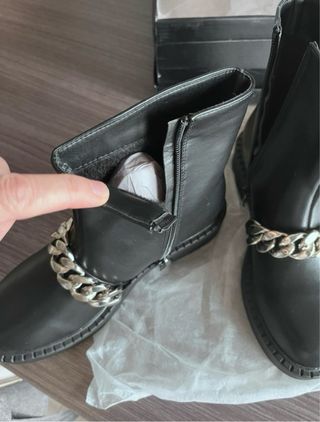 Stivaletti donna nero con catena